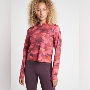 Athleta Pinnacle Hoodie Cropped Pink Red Camo Women’s Size Large